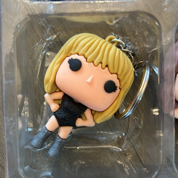 Funko Pop style Keychains Set of 4 Taylor Swift - Picture 4 of 5